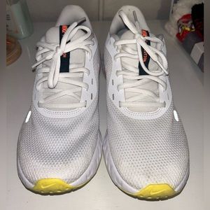 Women’s 9 Nike revolution tennis shoes